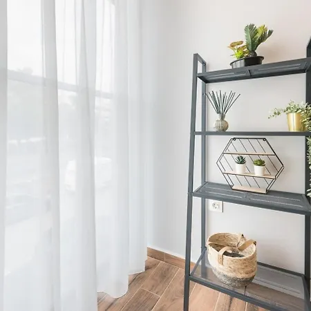 4 Apartment *