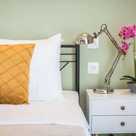 Apartment 4 *