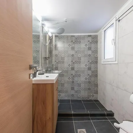 4 Apartment *